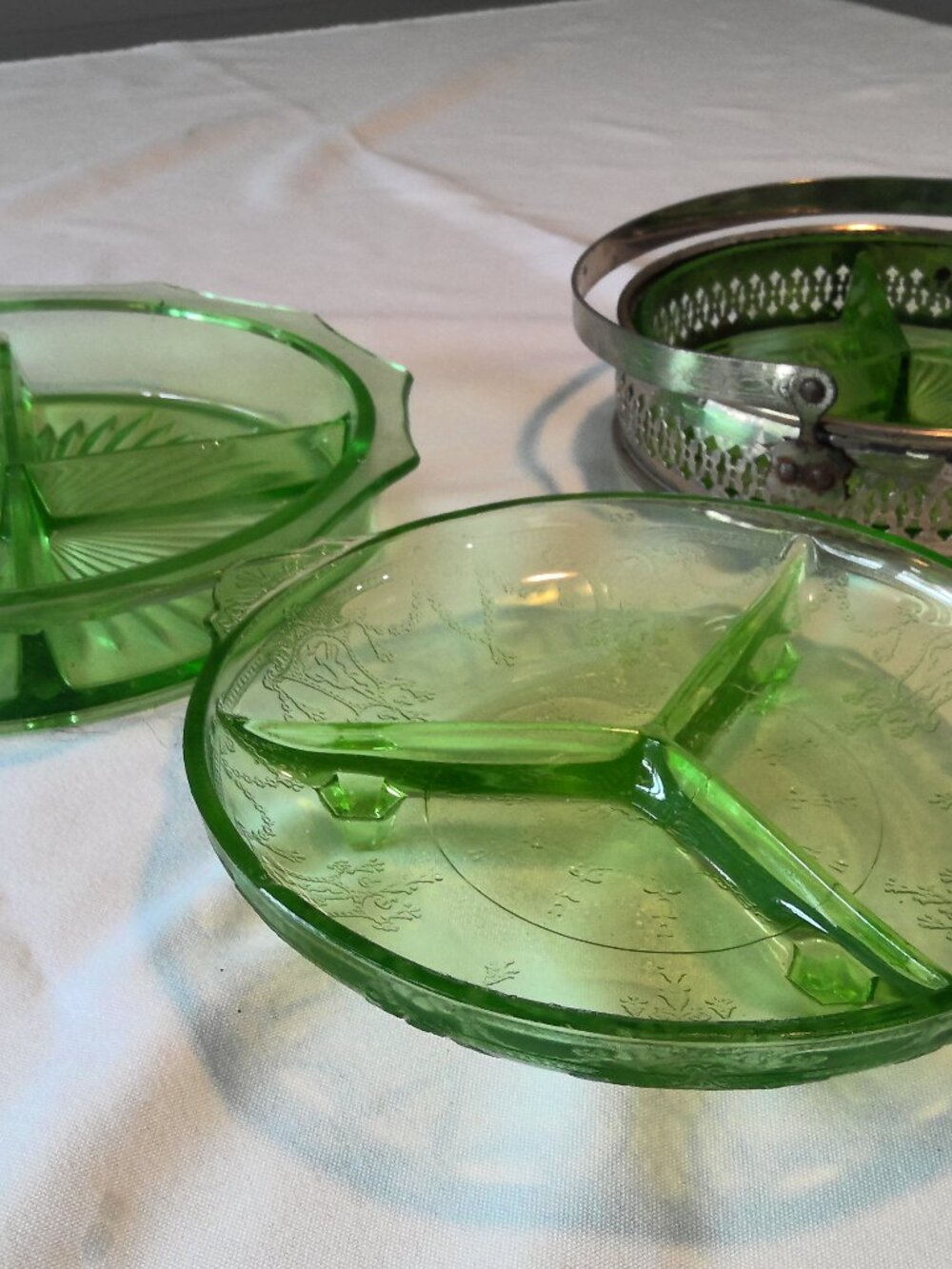 3 divided serving dishes